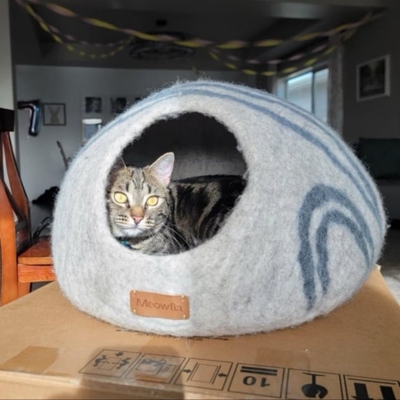 MEOWFIA Cat Bed Cave Premium Felt - Handmade 100% Merino Wool Bed for Cats large - Picture 4 of 4